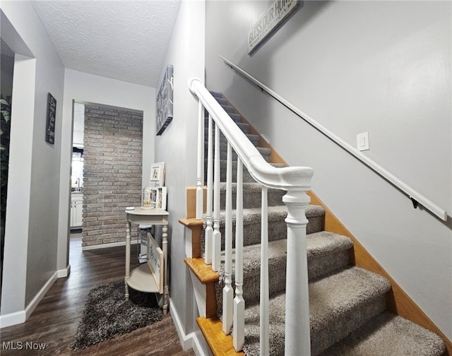 133 Argali Pl, Cortland, OH 44410 - staircase featuring wood finished floors and a textured ceiling