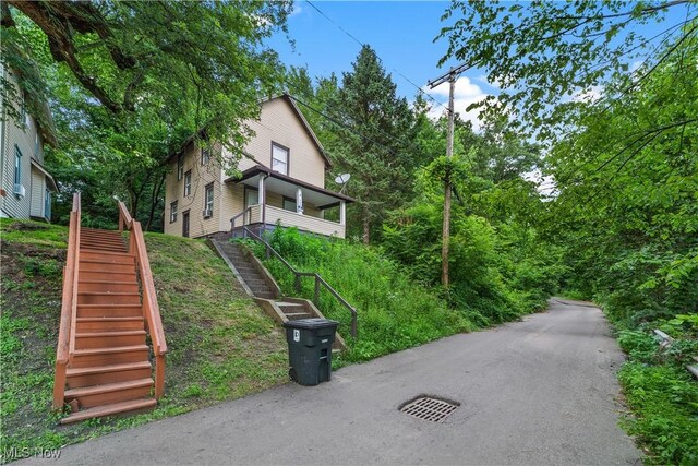 677 Sharon St, Akron, OH 44314 - view of front of property with stairs