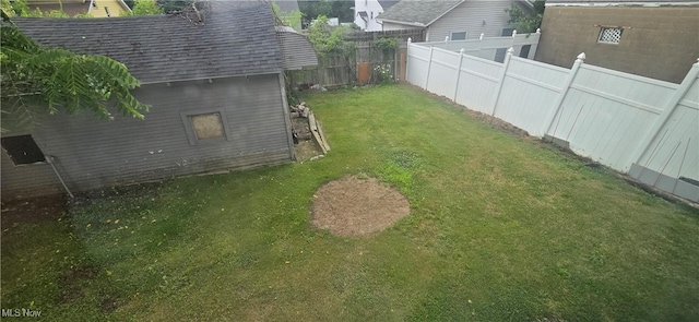 914 Dan St, Akron, OH 44310 - view of yard