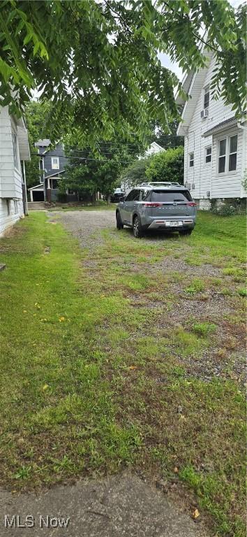 914 Dan St, Akron, OH 44310 - view of yard