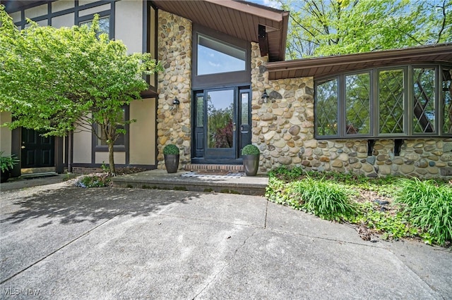5108 Great Oaks Pkwy, Independence, OH 44131 - entrance to property featuring stone siding and stucco siding