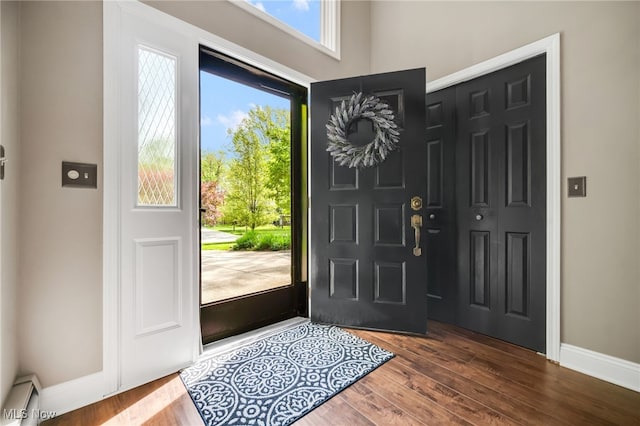 5108 Great Oaks Pkwy, Independence, OH 44131 - entryway featuring wood finished floors and baseboards