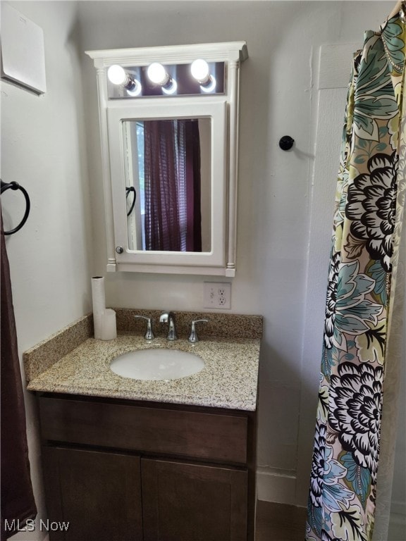 600 Orchard Ave, Cambridge, OH 43725 - full bath featuring vanity and curtained shower