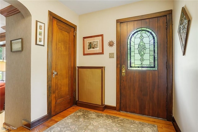 2925 Millboro Rd, Silver Lake, OH 44224 - foyer entrance with wood finished floors and arched walkways