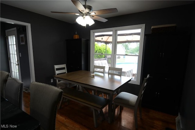 320 Lauretta Ln, Hubbard, OH 44425 - dining area with ceiling fan and wood finished floors