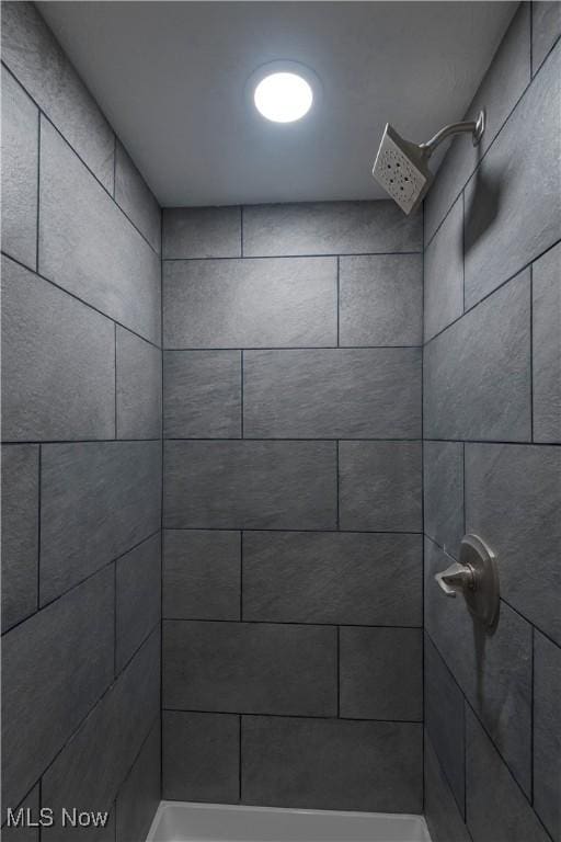 12800 Reindeer Ave, Garfield Heights, OH 44125 - full bath with tiled shower