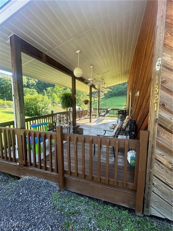 1321 Congo Arroyo Rd, New Cumberland, WV 26047 - view of deck