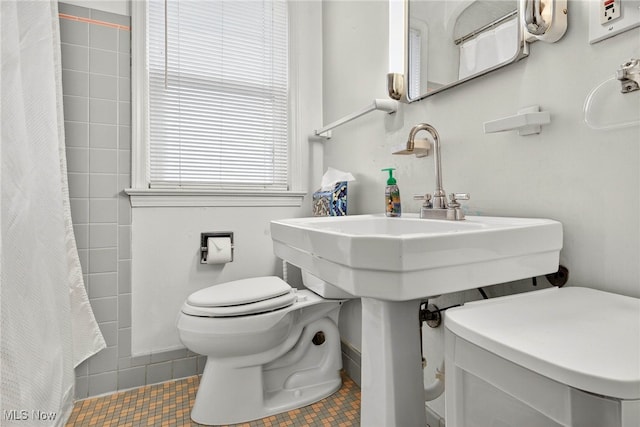 4095 W 161st St, Cleveland, OH 44135 - bathroom with curtained shower and tile patterned flooring