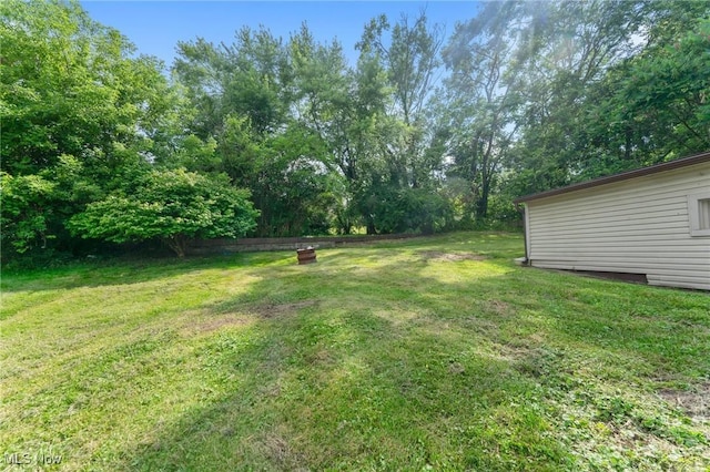 160 State St, Struthers, OH 44471 - view of grassy yard
