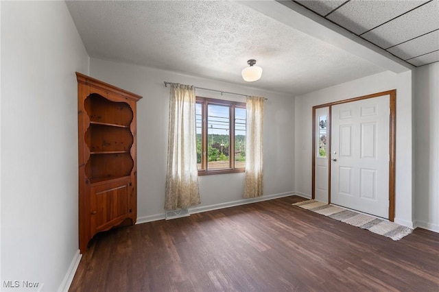 160 State St, Struthers, OH 44471 - foyer featuring wood finished floors and baseboards