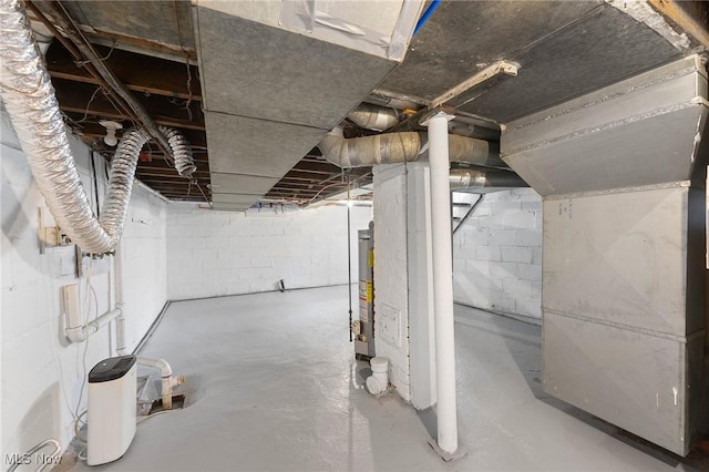 160 State St, Struthers, OH 44471 - unfinished basement with water heater