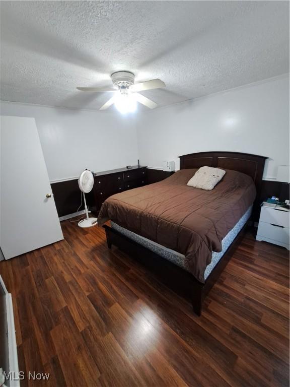4016 State Route 7, Burghill, OH 44404 - bedroom featuring a textured ceiling, wood finished floors, and a ceiling fan