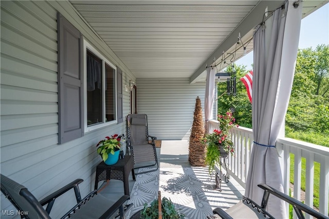 440 Lyons Ave, East Palestine, OH 44413 - view of covered porch