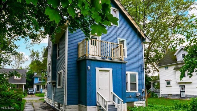 9907 Kempton Ave, Cleveland, OH 44108 - rear view of house featuring entry steps and a balcony