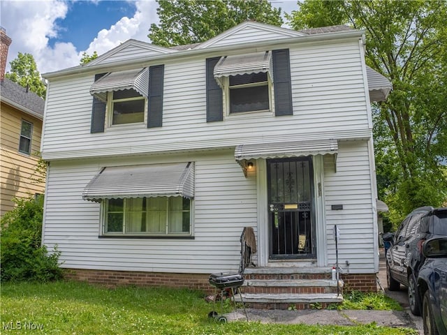931 Yellowstone Rd, Cleveland, OH 44121 - view of front of home with entry steps