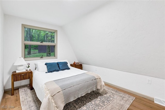 2269 N Fox N Rd, Hubbard, OH 44425 - bedroom with light wood finished floors and lofted ceiling
