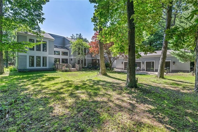 6869 Cliffside Dr, Vermilion, OH 44089 - view of grassy yard with a wooden deck