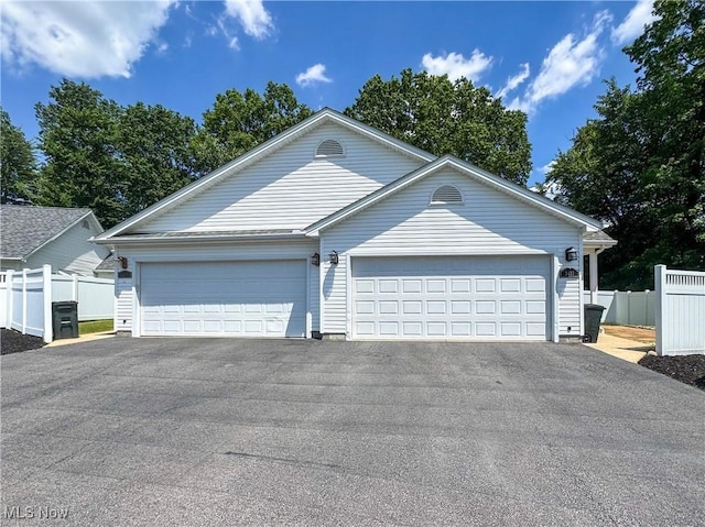 3411 Orchard Ct SE, Warren, OH 44484 - photo 1