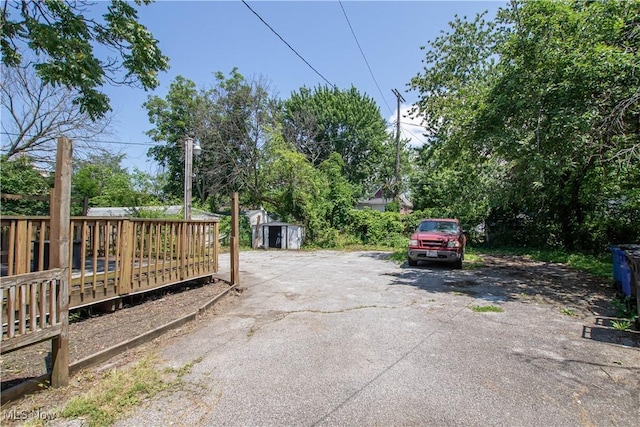 1289 W 115th St, Cleveland, OH 44102 - view of asphalt driveway