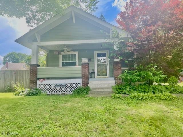 127 William St, Struthers, OH 44471 - view of front of home featuring covered porch and a ceiling fan