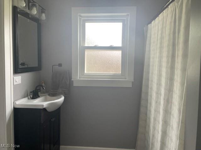 127 William St, Struthers, OH 44471 - bathroom with vanity and curtained shower