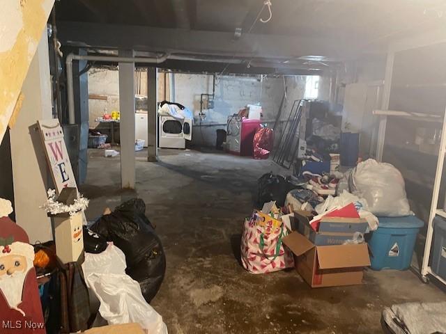 127 William St, Struthers, OH 44471 - basement with washer / dryer