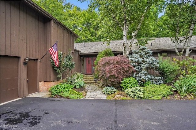 680-7 Windward Dr, Aurora, OH 44202 - property entrance featuring asphalt driveway and a garage
