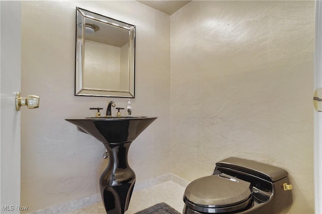 680-7 Windward Dr, Aurora, OH 44202 - half bathroom featuring toilet