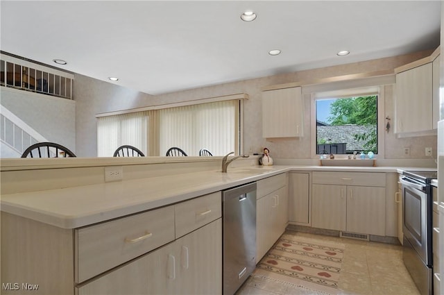680-7 Windward Dr, Aurora, OH 44202 - kitchen with appliances with stainless steel finishes, light brown cabinets, light countertops, recessed lighting, and a peninsula