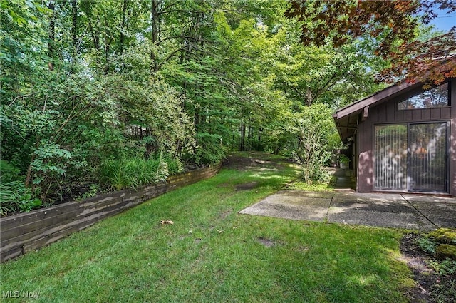 680-7 Windward Dr, Aurora, OH 44202 - view of grassy yard featuring a forest view