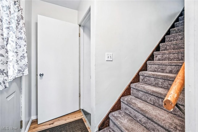 16-18 E Linwood Ave, Akron, OH 44301 - stairway featuring wood finished floors and baseboards