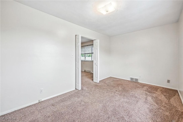 16-18 E Linwood Ave, Akron, OH 44301 - carpeted empty room featuring baseboards