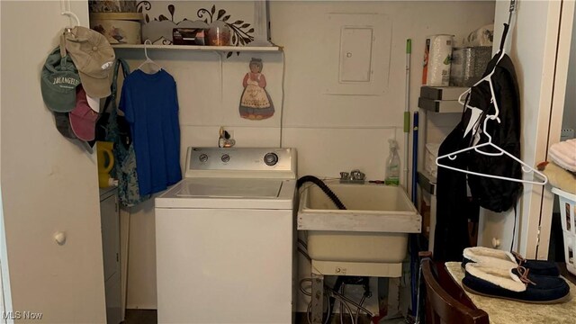 467 Elm St, Struthers, OH 44471 - washroom with washer / clothes dryer and electric panel