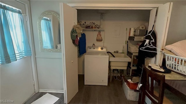 467 Elm St, Struthers, OH 44471 - washroom featuring washer / clothes dryer and wood finished floors