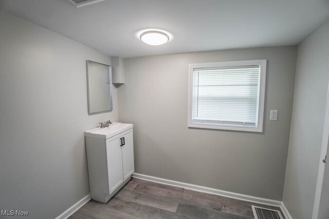 546 W Harrison St, Alliance, OH 44601 - photo 8