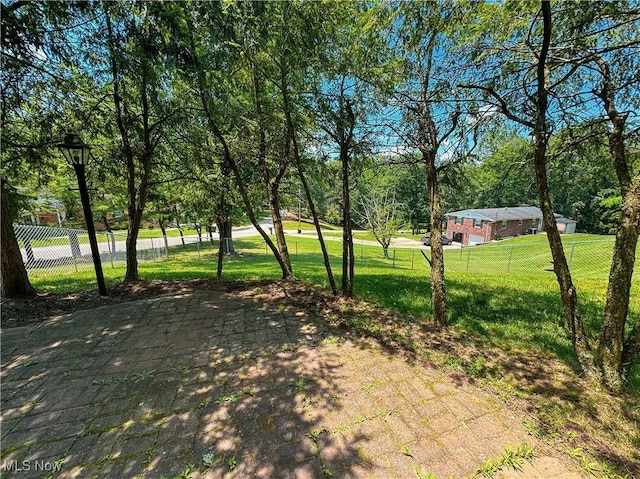 38 Lake Dr, Parkersburg, WV 26104 - view of yard