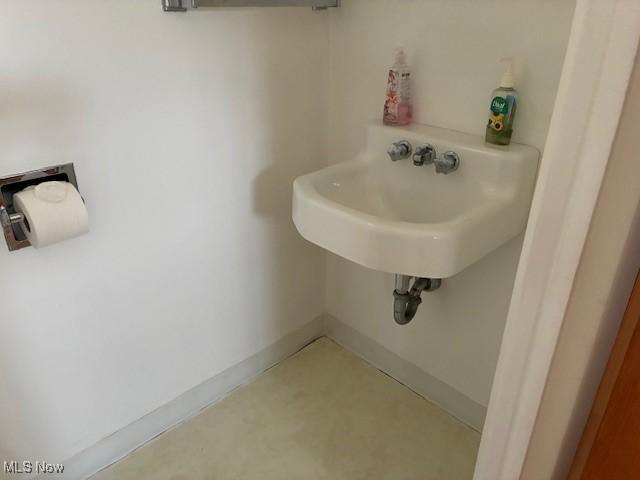 120 Braxton Rd, Weirton, WV 26062 - bathroom with baseboards and a sink