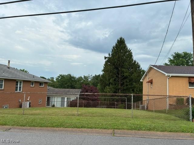 120 Braxton Rd, Weirton, WV 26062 - view of fenced yard