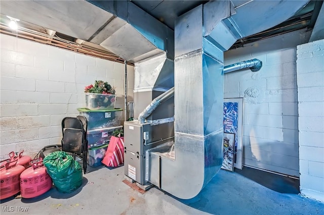 565 12th St, Campbell, OH 44405 - unfinished basement with concrete block wall