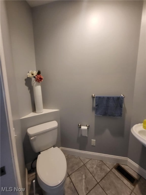 54856 Winding Hill Rd, Bellaire, OH 43906 - bathroom featuring baseboards and tile patterned floors