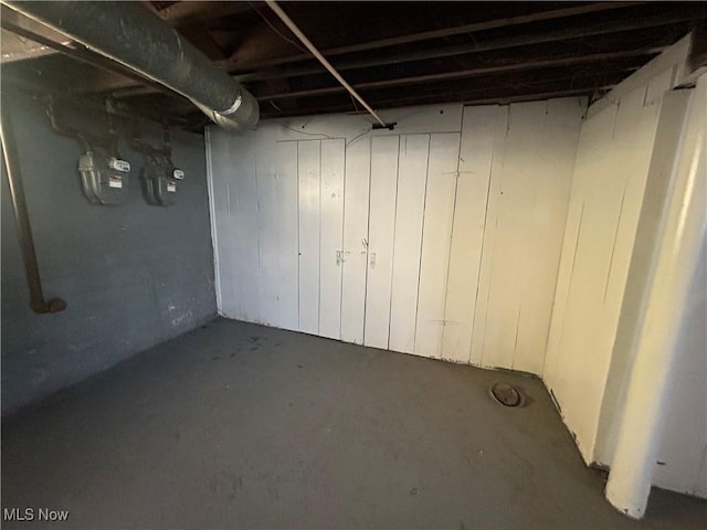 3568 E 114th St, Cleveland, OH 44105 - unfinished below grade area with gas meter