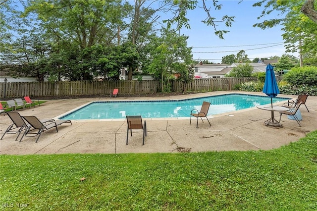 2632 S Green Rd, University Heights, OH 44122 - view of swimming pool with a patio area and a fenced backyard