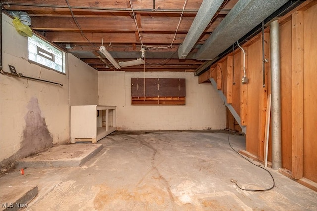 135 Renee Dr, Struthers, OH 44471 - view of below grade area