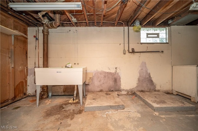 135 Renee Dr, Struthers, OH 44471 - below grade area with a sink