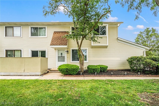5523 Weston Ct Unit 88A, Willoughby, OH 44094 - view of front of home featuring a front lawn and roof with shingles