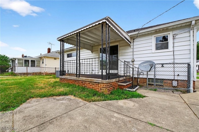 738 Sterling Rd, Wickliffe, OH 44092 - view of front of home featuring a porch and crawl space