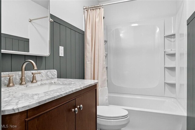 738 Sterling Rd, Wickliffe, OH 44092 - full bath with vanity and shower / bath combo with shower curtain