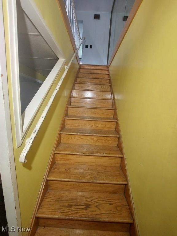4985 State Route 213, Toronto, OH 43964 - stairs with wood finished floors