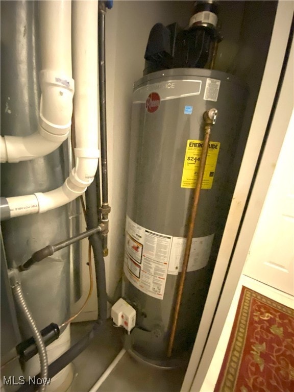 10517 W Ravine View Ct, North Royalton, OH 44133 - utilities with water heater