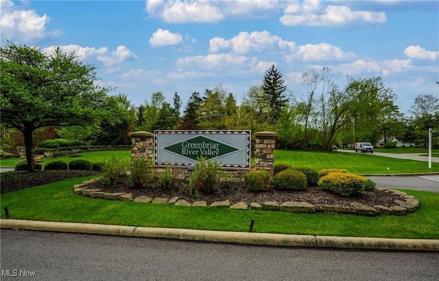 10517 W Ravine View Ct, North Royalton, OH 44133 - community sign with a yard
